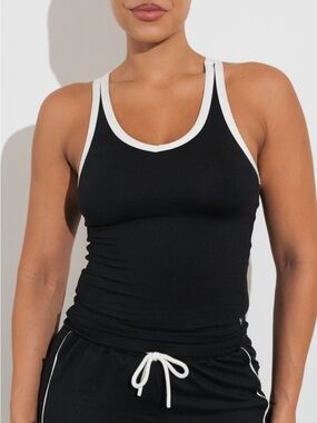Vitality Motive Racer Tank. Midnight contrast. Small